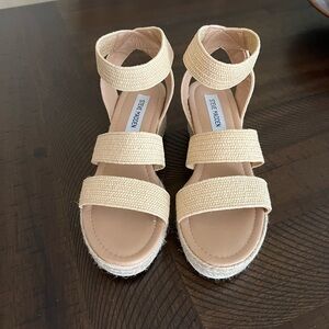 Steve Madden Natural Stretchy Raffia platform Sandals.